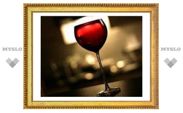 Один бокал красного вина защищает сердце и сосуды