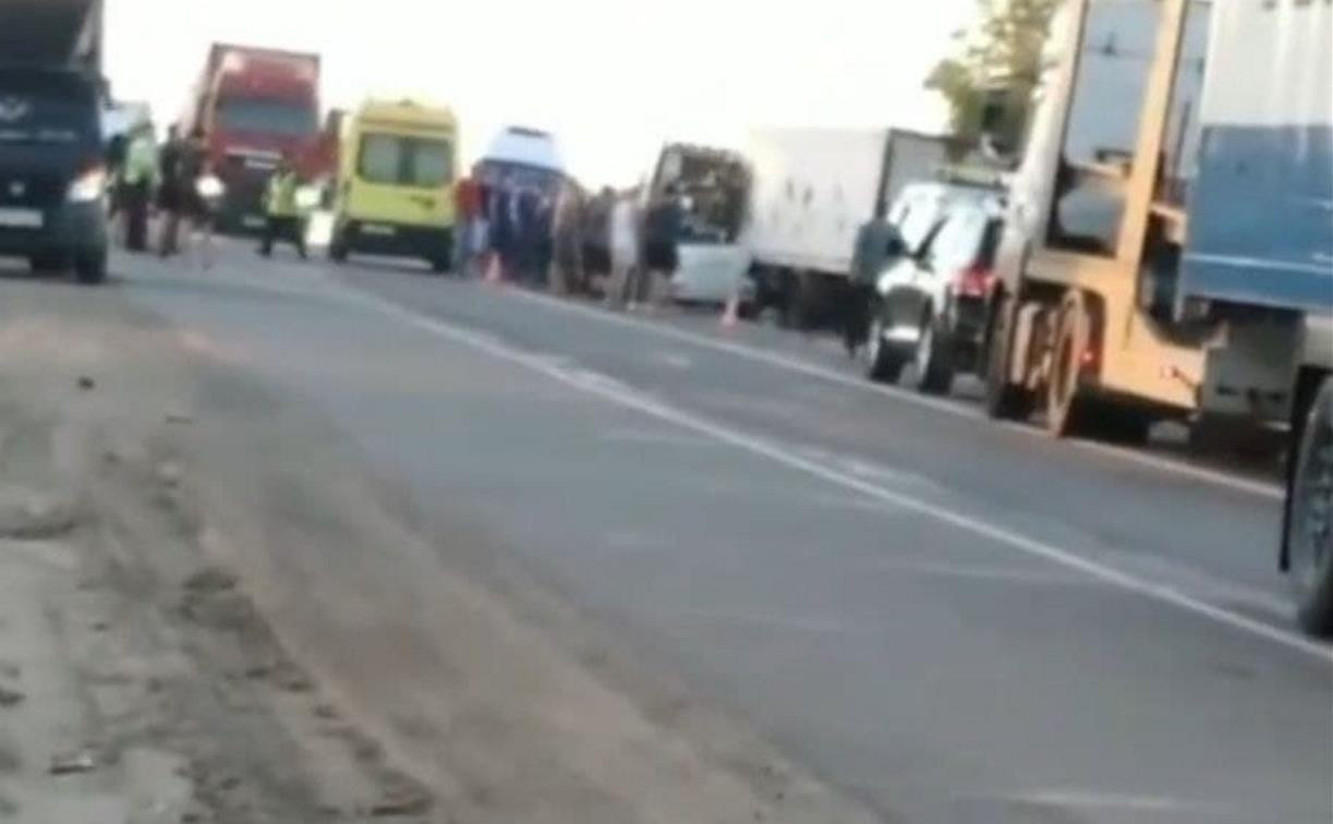 В Щекинском районе после двойного ДТП женщину зажало в искореженном авто