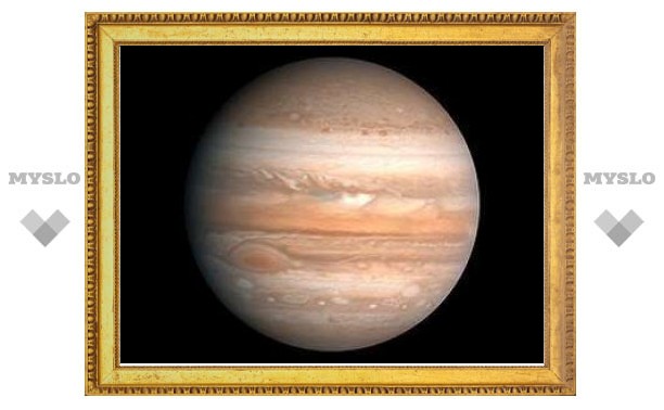 В Юпитер врезалось неизвестное небесное тело