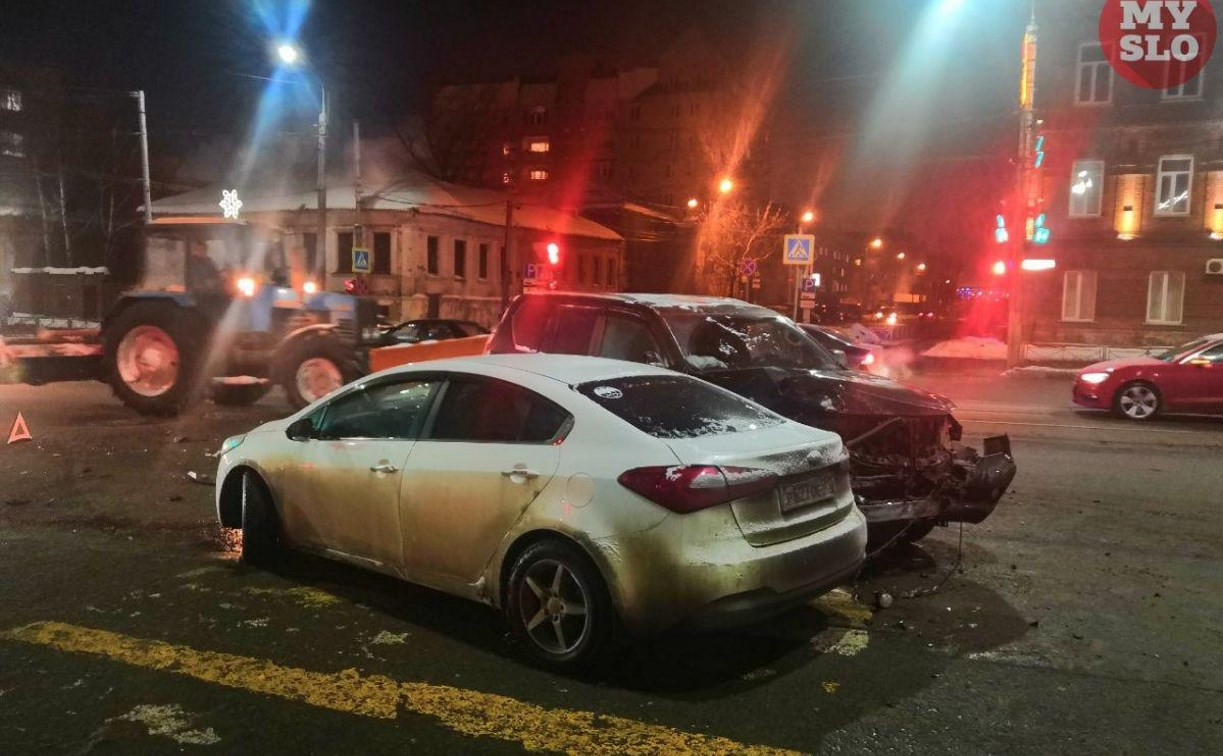Напротив УГИБДД внедорожник Lexus протаранил Kia