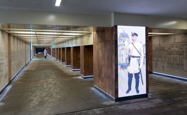 В подземном переходе на ул. Мосина появились экраны с изображениями жителей старой Тулы