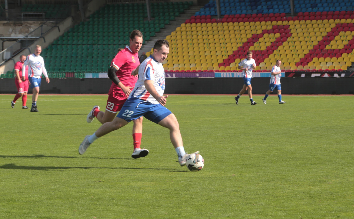 Сычев, Глызин, Колыванов: команда звезд сыграла в футбол против тульских чиновников