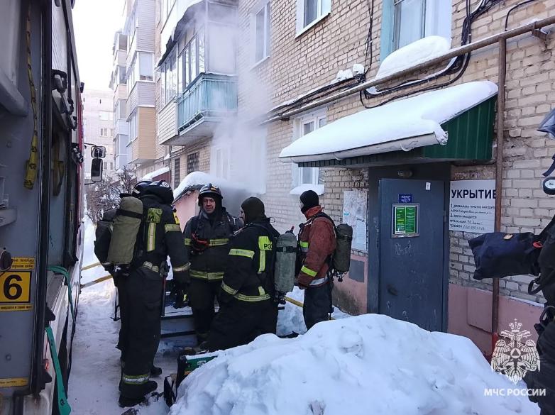 Из-за пожара в подвале в тульском поселке эвакуировали жильцов пятиэтажки