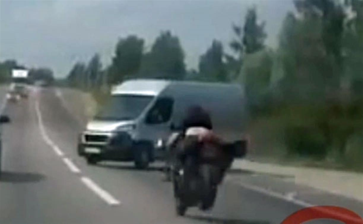 В Сети появилось видео момента смертельного ДТП с мотоциклом на автодороге Тула — Новомосковск