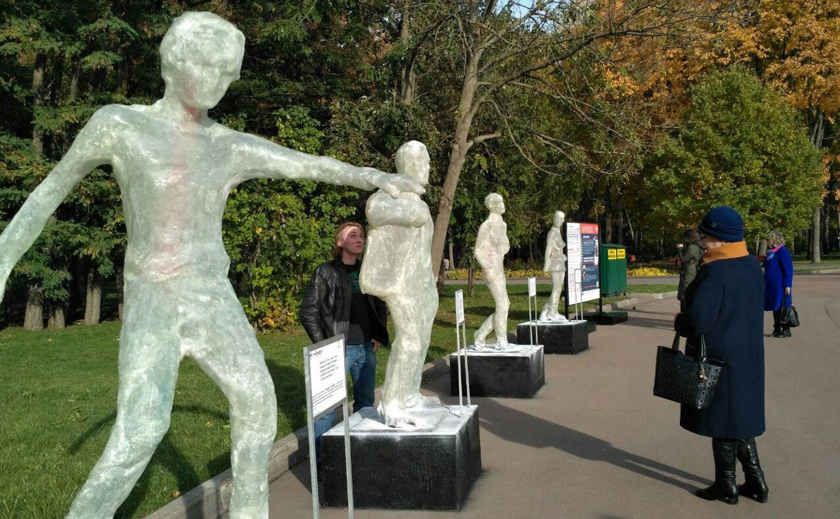В Туле открылась выставка скульптур «Болезнь молодых, или Жизнь с болью»
