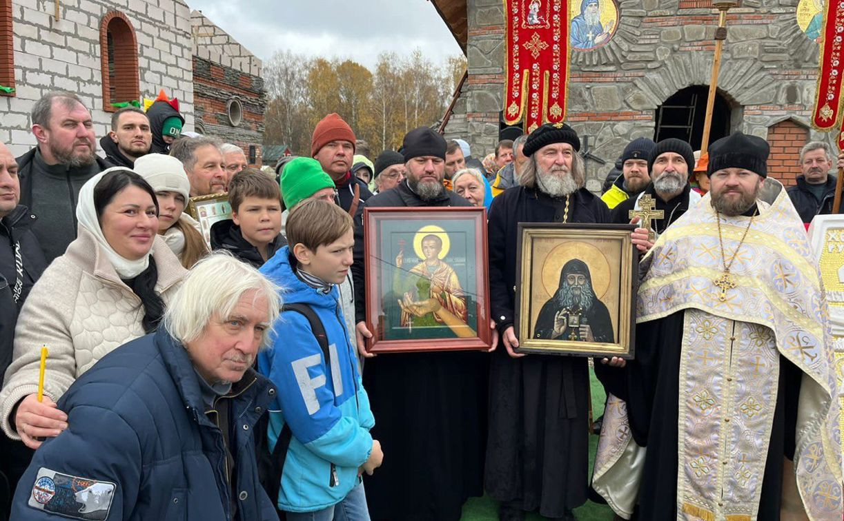 В деревне Федора Конюхова заложили камень для строительства храма в честь Святого Николая Мысгорнского