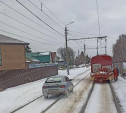 В Мясново водитель ВАЗа не заметил «тусклый кирпич» и встречные трамвайные пути?