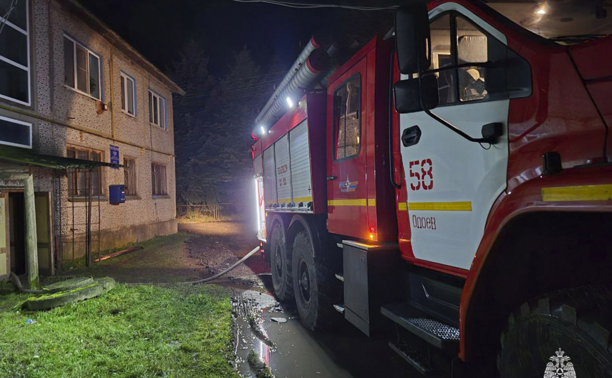 В Одоевском районе 20 человек эвакуировали из дома из-за пожара на чердаке