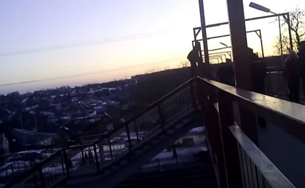 В Ясногорске парень пытался спрыгнуть с моста из-за ссоры с девушкой 