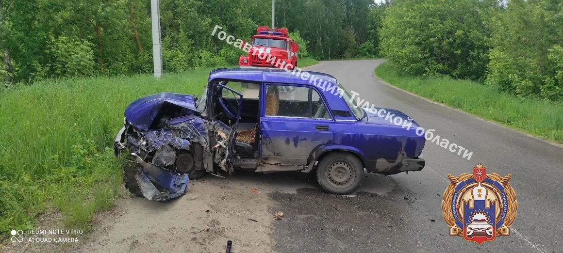 В Кимовском районе ВАЗ смяло после столкновения с КамАЗом на встречке