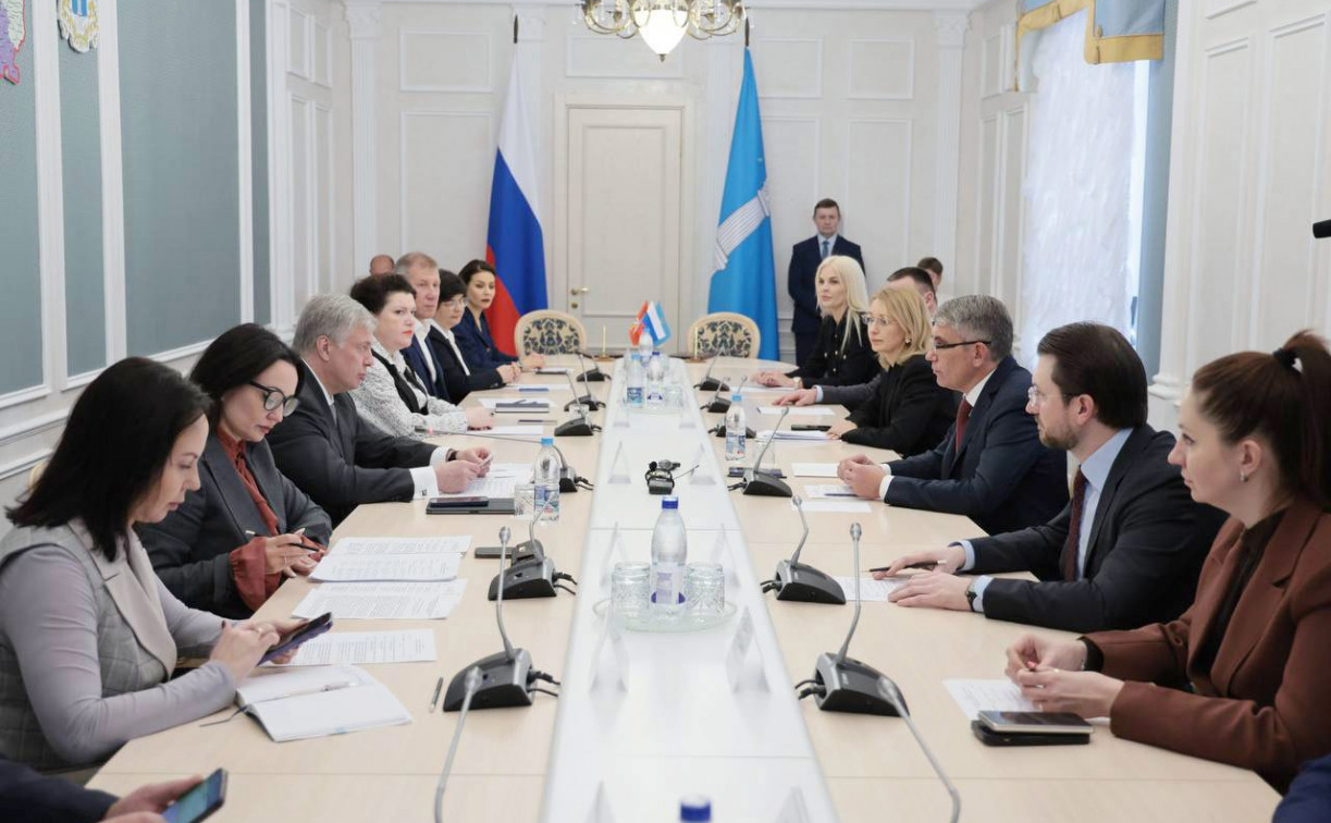 Дмитрий Миляев провел рабочую встречу с губернатором Ульяновской области Алексеем Русских
