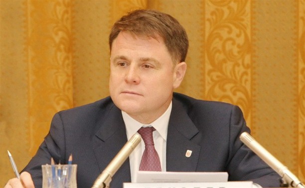 Владимир Груздев провел еженедельное оперативное совещание