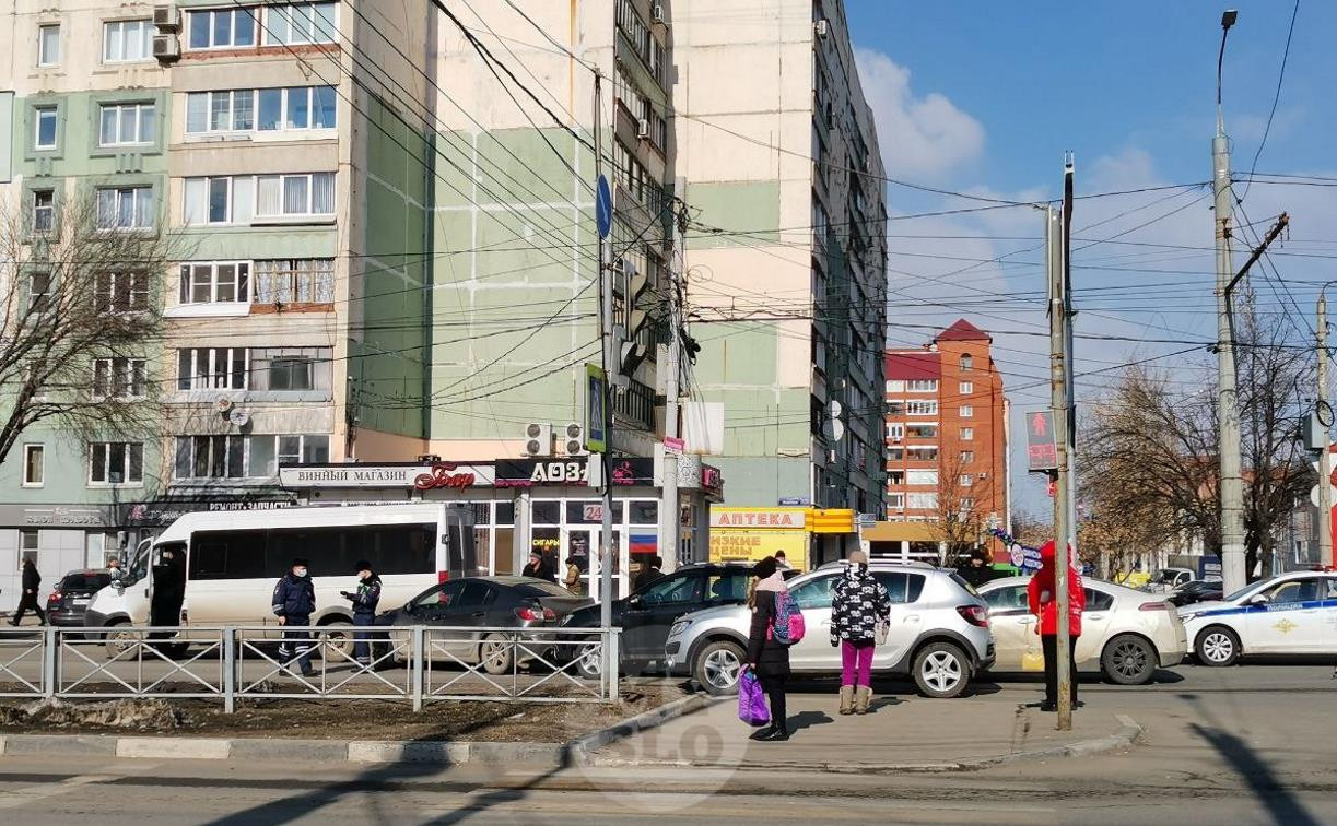 На улице Ложевой в Туле произошло массовое ДТП