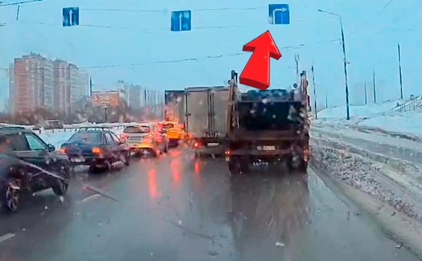 В Туле встретили очень спешащий мусоровоз