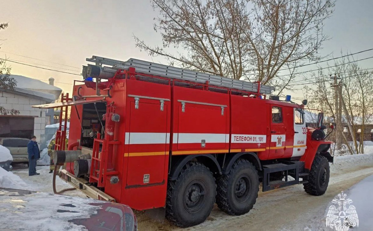 Сотрудники МЧС спасли 7 детей при пожаре в доме на Косой Горе