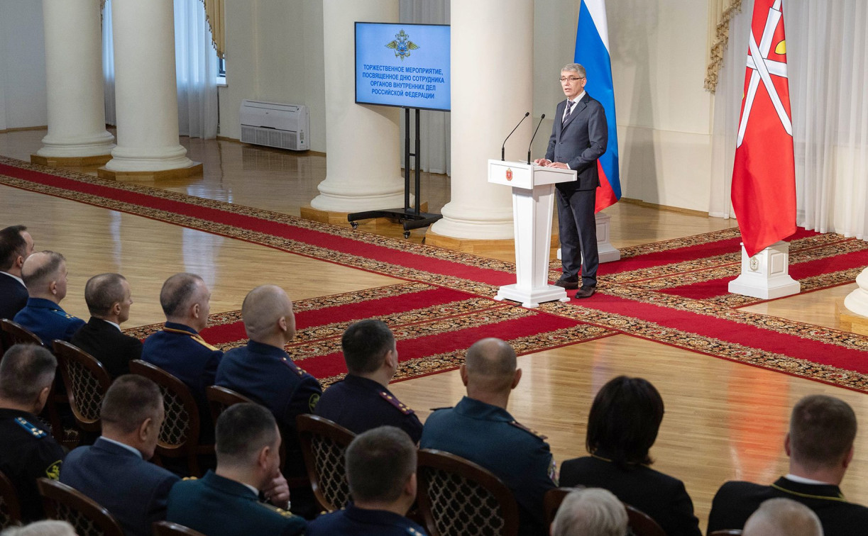 «Вы – наши герои и защитники, гордость Тульской области»: губернатор наградил сотрудников ОВД