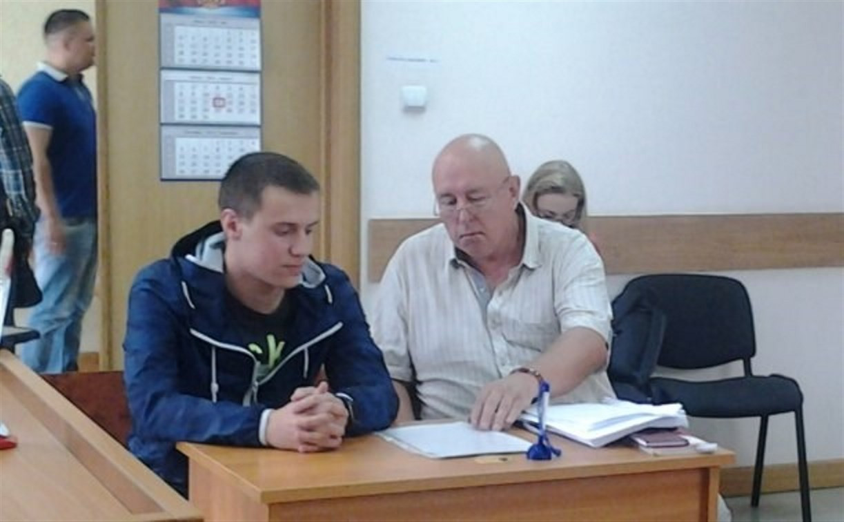 Адвокат полицейского Сергея Песенникова хочет вызвать в суд Шералиева