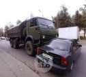В Туле КамАЗ с военнослужащими протащил легковушку 33 метра