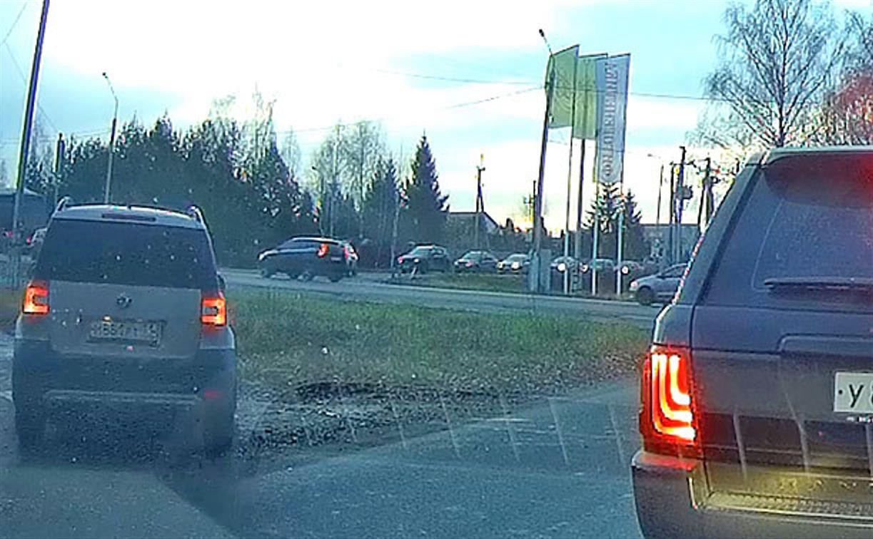 В Туле водитель Škoda Yeti показал «лайфхак» со светофором: видео