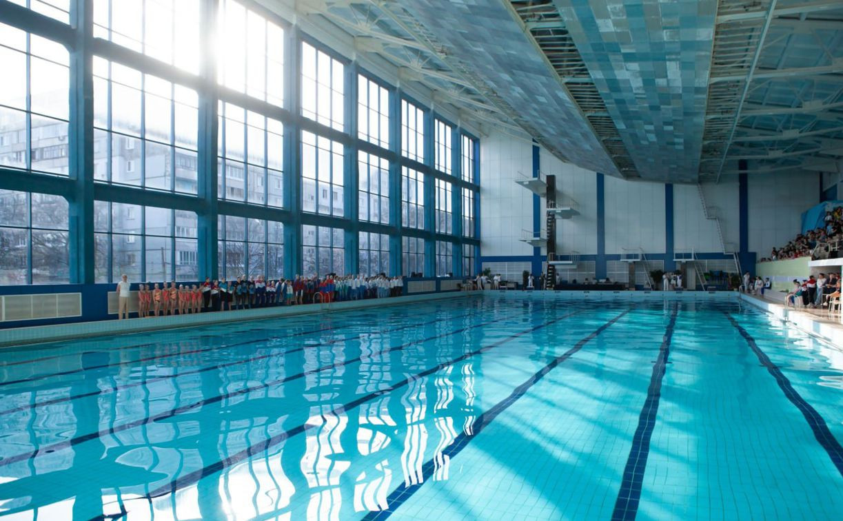 Хотел проплыть под водой 50 метров: в бассейне Тулы едва не утонул мужчина