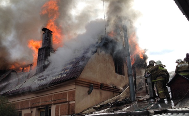 В Туле в Рабочем проезде сгорел жилой дом
