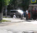 Видео дня: Тулячка помылась из шланга прямо на оживленной улице