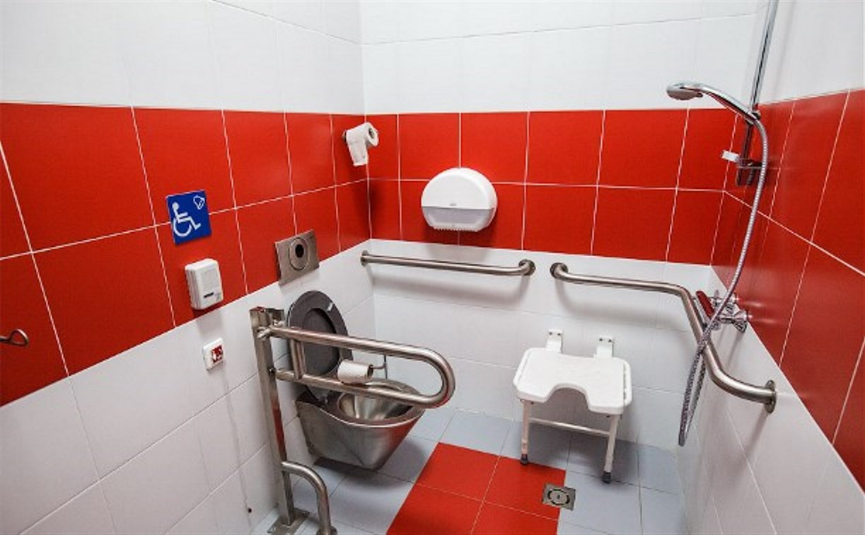 Возле ДК «Металлург» устанавливают общественный туалет