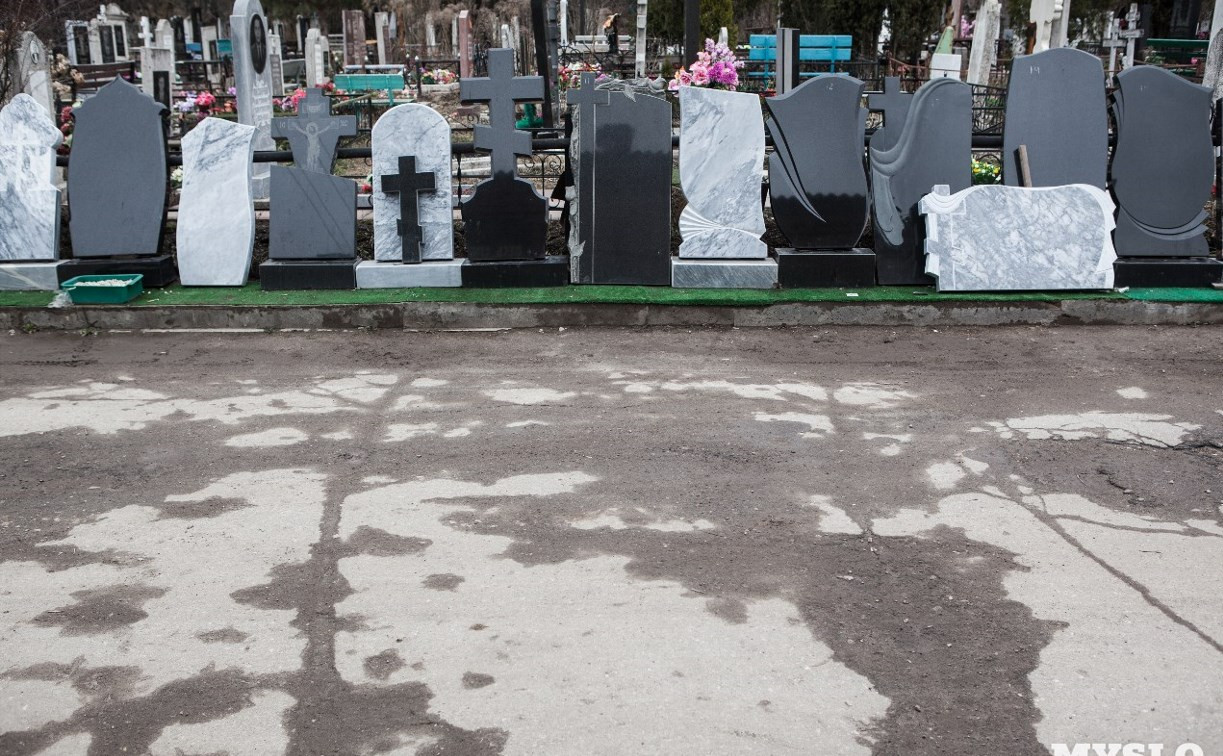 В Новомосковске ревнивец избил возлюбленную на кладбище и угрожал закопать её в могиле