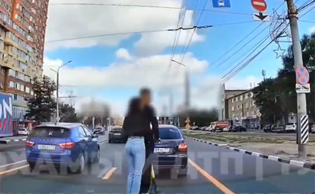 На Зеленстрое в Туле встретили лихого самокатчика