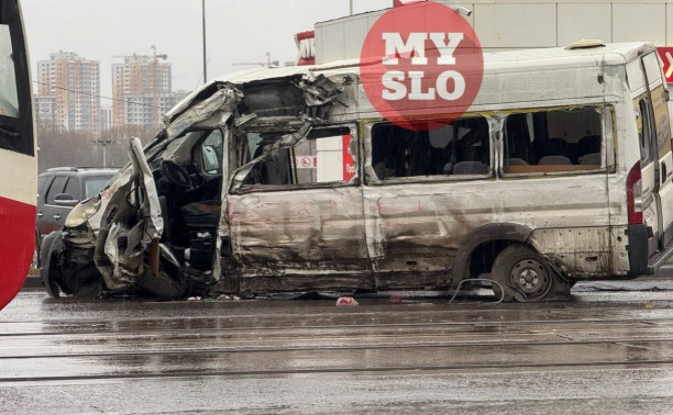 В Туле следователи ищут пассажиров трамвая и маршруток, попавших в жесткое ДТП на Пролетарском мосту