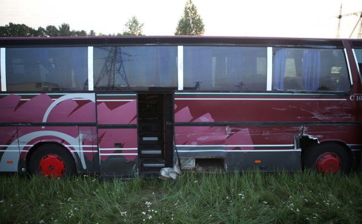 Подробности ДТП на трассе под Тулой: водитель автобуса пытался уйти от столкновения