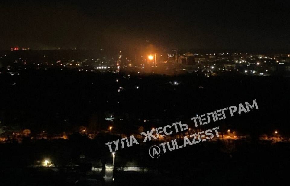 Очевидцы сообщают о сильном пожаре на Косогорском металлургическом заводе