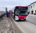 Тульские спасатели оказали помощь пешеходу, попавшему под колёса автобуса