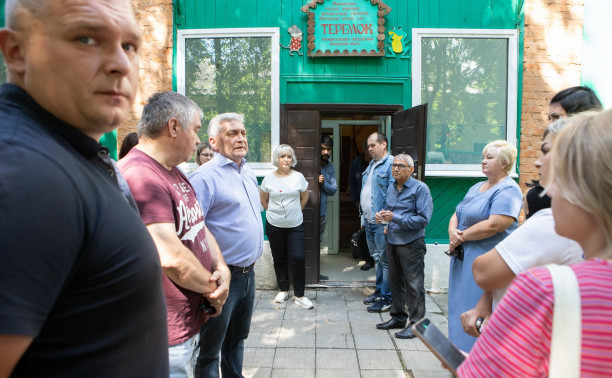 «Детям будут кирпичи на голову падать»: жители Бородинского недовольны работой подрядчика в детсаду «Теремок»