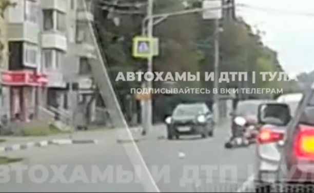 Появилось видео с моментом наезда на девушку на улице Металлургов в Туле