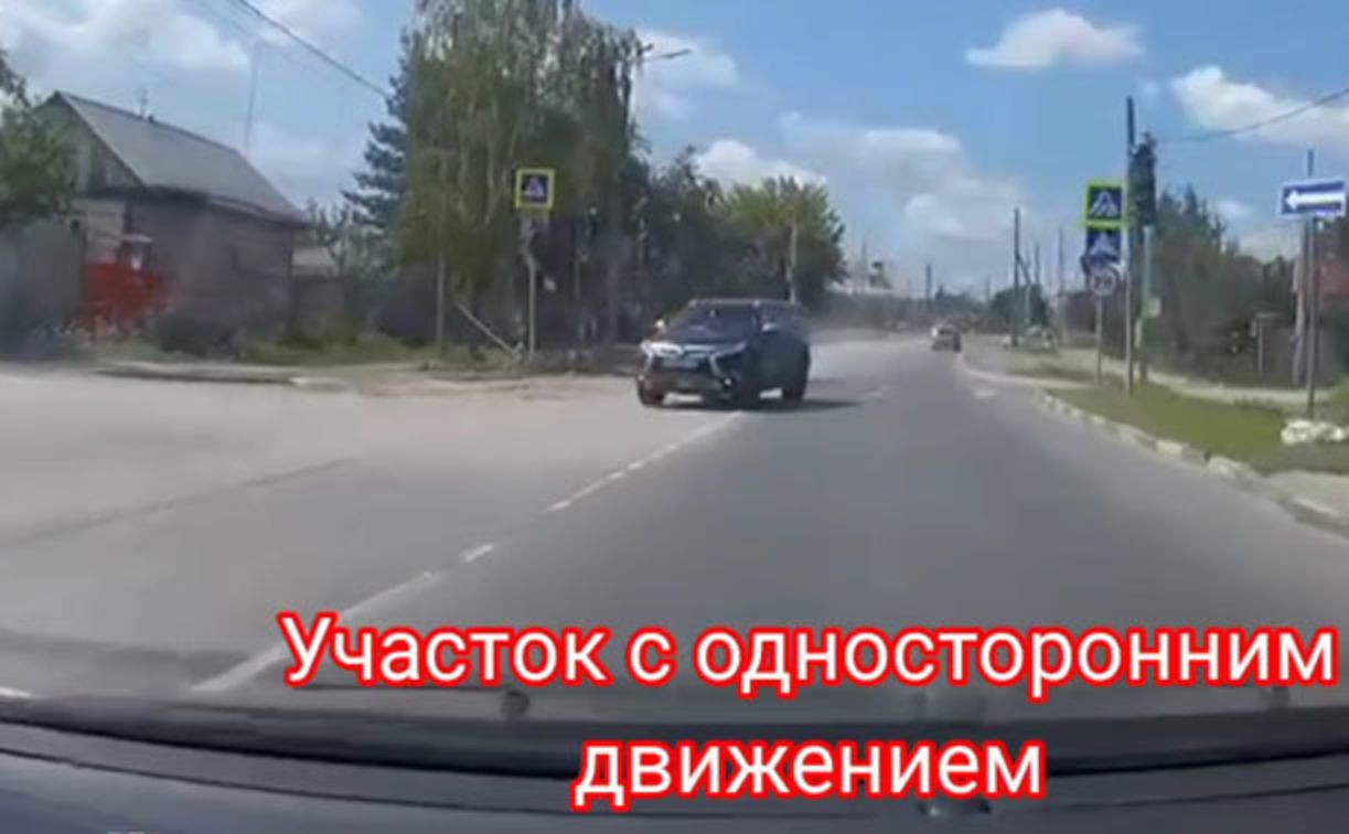 На ул. Чмутова водитель Mitsubishi «по-спортивному» прокатился «против шерсти»