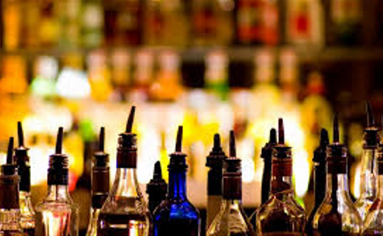 Пьяный житель Киреевска вломился в закрытый бар и похитил водку и коньяк 