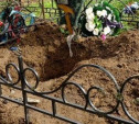 На тульском кладбище тело женщины выкопали из могилы