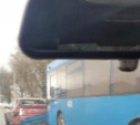 Автобус врезался в Renault Logan на улице Скуратовской в Туле