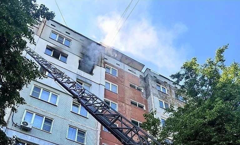 Тульские огнеборцы спасли 12-летнего ребёнка из горящей квартиры