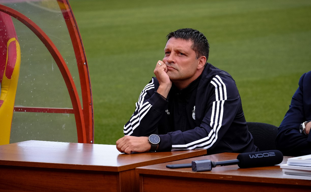 Неизвестные вскрыли Land Cruiser главного тренера «Арсенала»