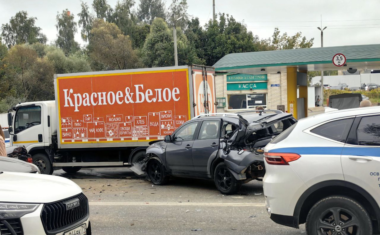 Массовое ДТП на улице Рязанской: столкнулись 10 автомобилей