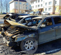 Поджог трех автомобилей в Левобережном: Накануне водители нашли на машинах листки со стихами