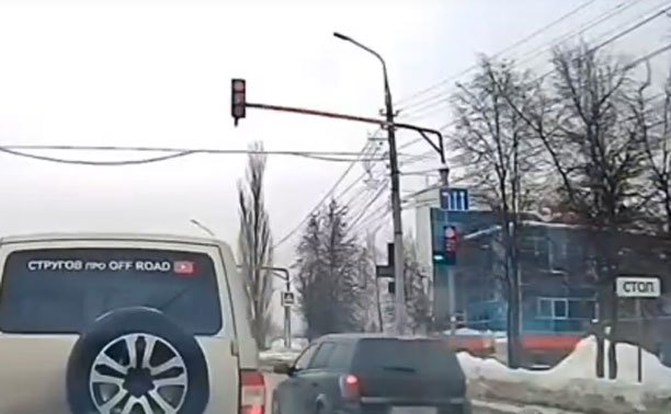 На пр. Ленина водитель лихо нарушил ПДД