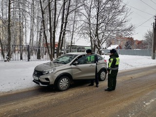 Сотрудники ДПС вышли в рейд вместе с военной автомобильной инспекцией