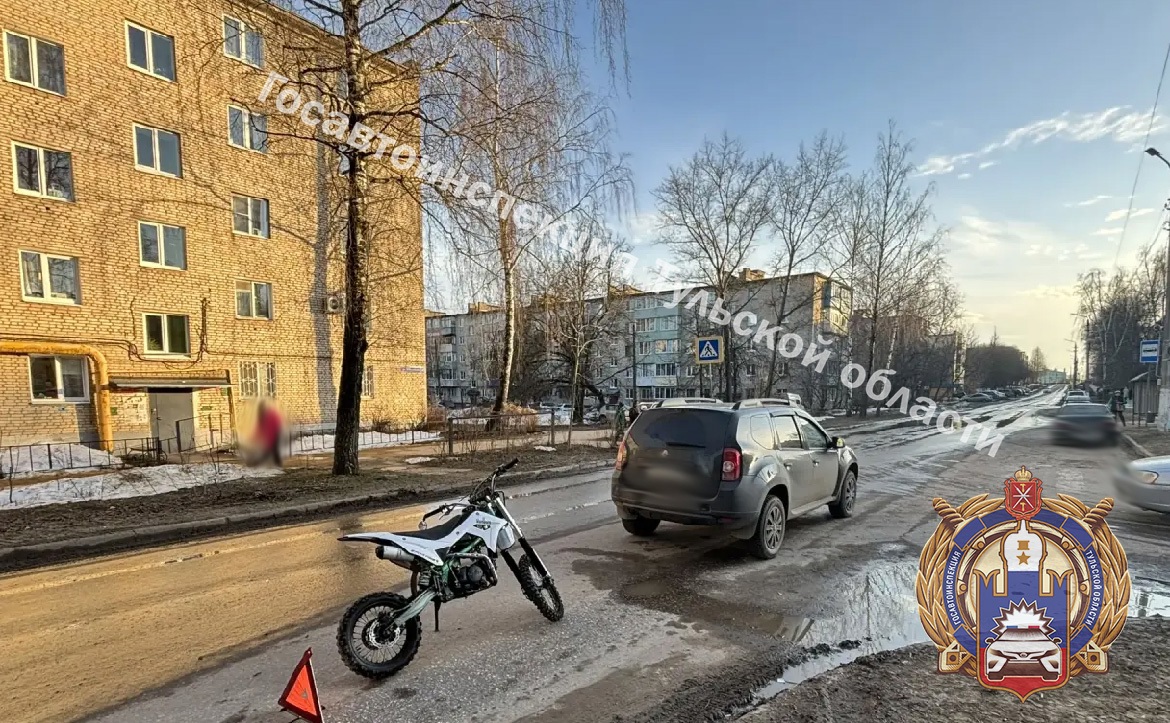 Туляк без прав решил покатать ребенка на байке, но врезался в иномарку