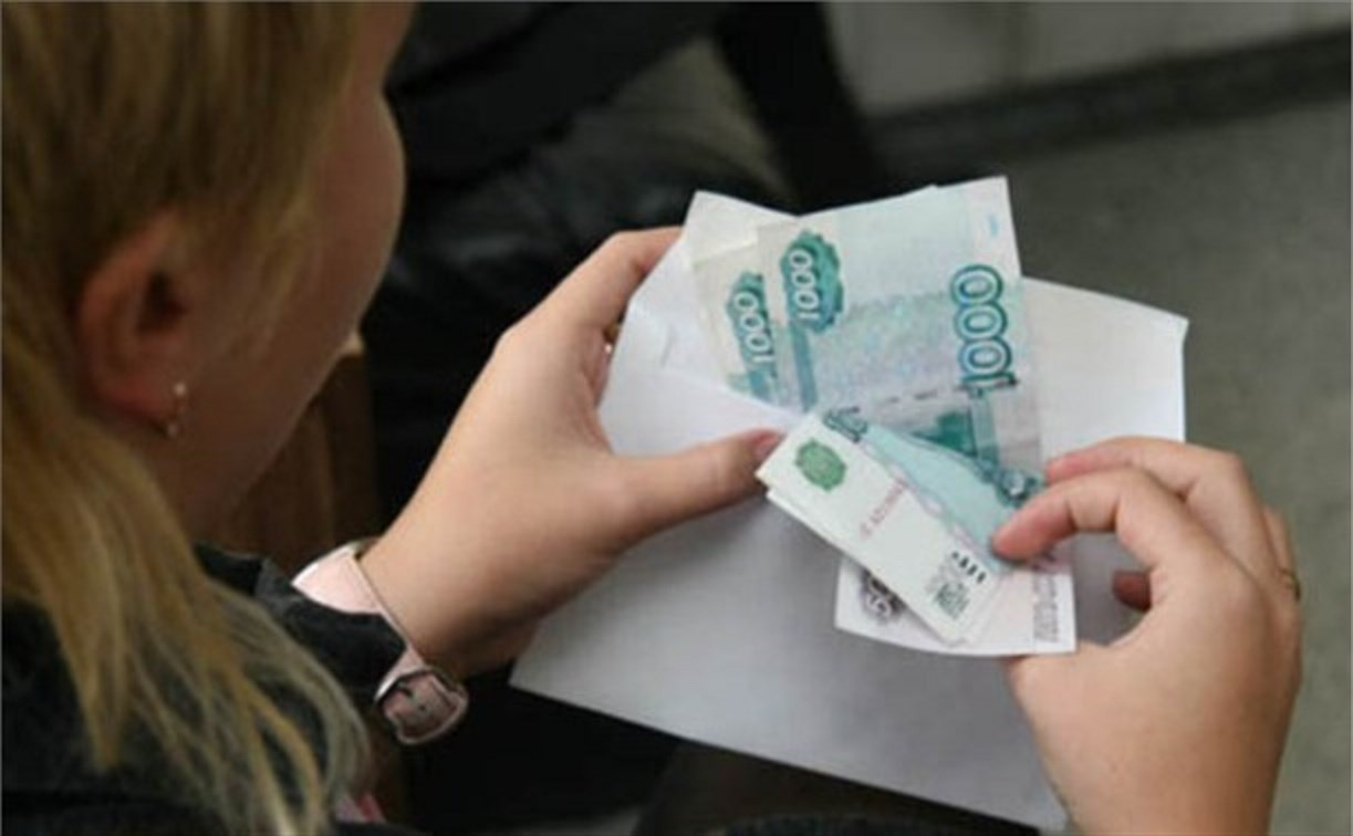 Полиция ищет мошенницу, похитившую у пенсионерки 8000 рублей