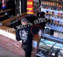 Наглый посетитель пивного магазина украл банку с чаевыми и попал на видео