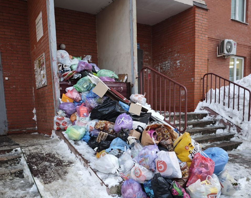 Туляки завалили губернатора жалобами на неубранный мусор во дворах