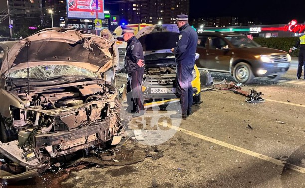 В больнице умер водитель Toyota Camry, пострадавший в страшном ДТП на проспекте Ленина